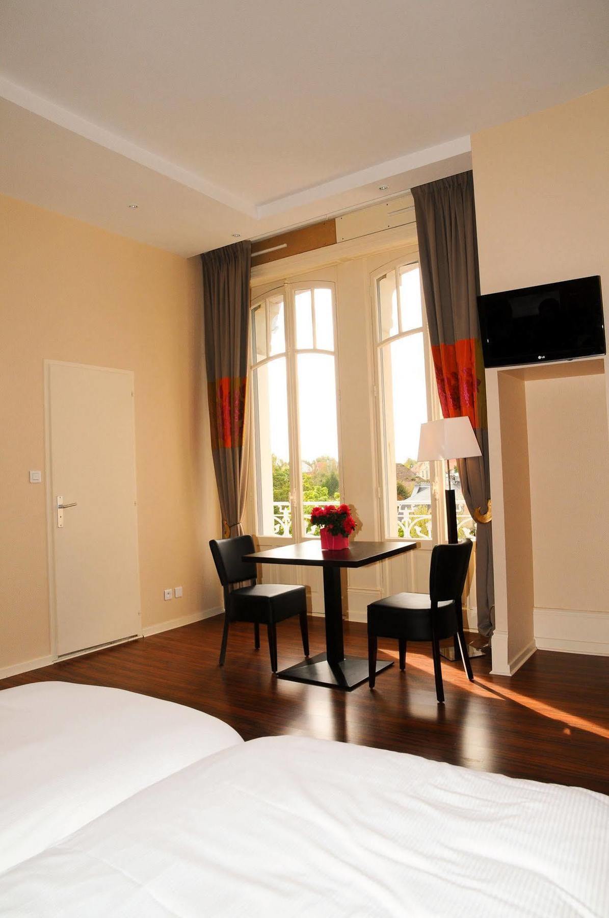 Hotels & Residences - Les Thermes ลุกซุยล์-เลส์-แบ็งส์ ภายนอก รูปภาพ
